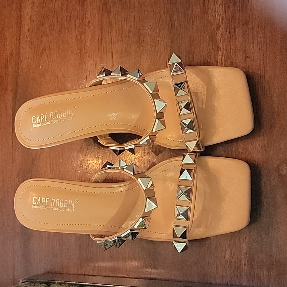 Cape Robbin Valentia Nude kitten heels